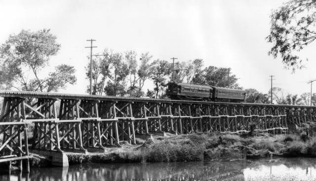 snlisbon
SN 2-car train northbound on Lisbon trestle. Date unknown. <i>J.G. Graham Collection</i>
